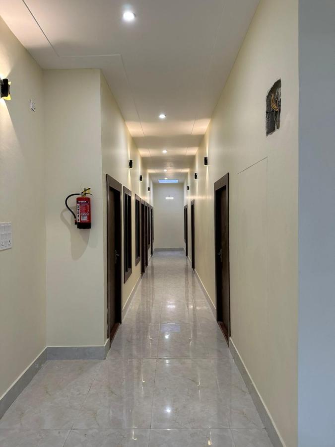 Raghuvar Inn Ayodhya Bagian luar foto