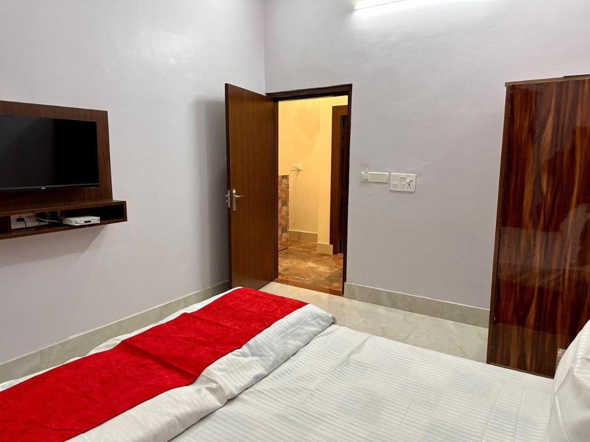 Raghuvar Inn Ayodhya Bagian luar foto