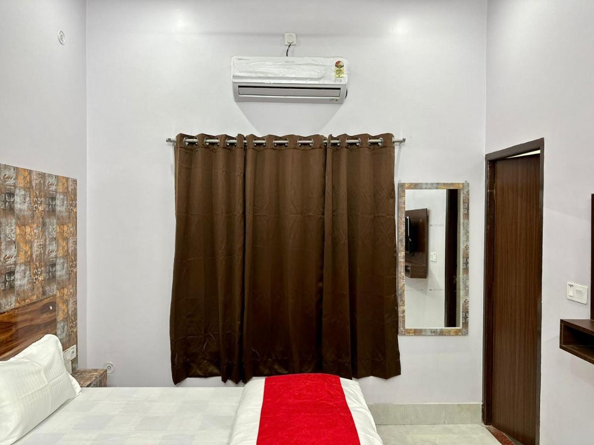 Raghuvar Inn Ayodhya Bagian luar foto