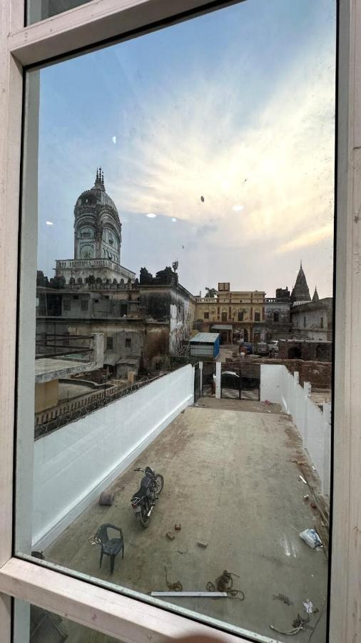Raghuvar Inn Ayodhya Bagian luar foto